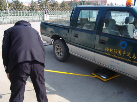 國產(chǎn)及進(jìn)口車底檢查鏡和車輛底盤檢查系統(tǒng)是一回事嗎？